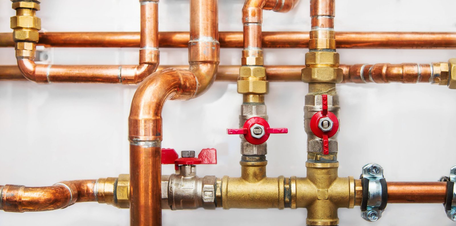 Copper valves and pipes Copper valvies and pipes